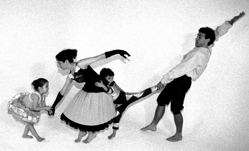 Down_Time_Jaz-Photo_1_Family_by_Dominika_Ferenz_(c)_2003_The_Physical_TV_Company